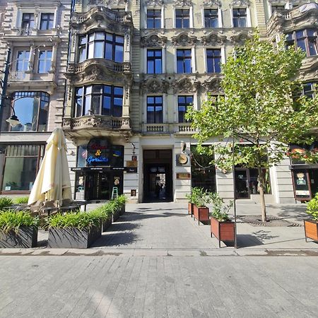 Apartment In The Strict City Centre 우치 외부 사진