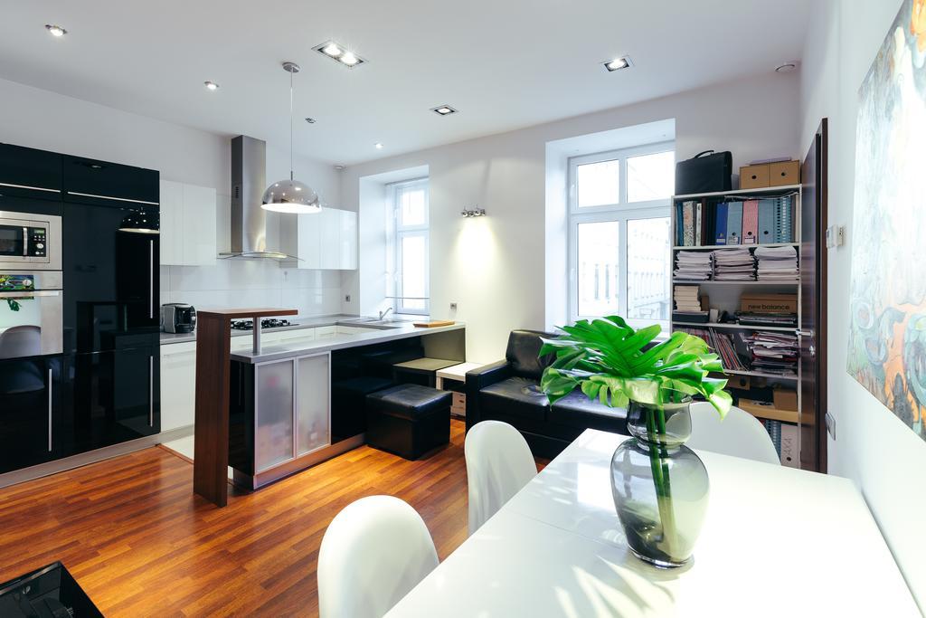 Apartment In The Strict City Centre 우치 외부 사진